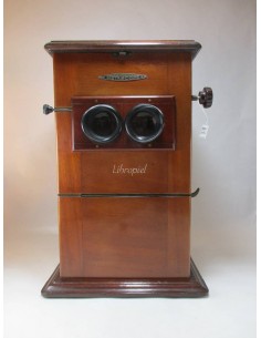 Estereoscópio METASCOPE, n.º  de serie 504, con dos cargadores, uno vacío y otro con 24 cristales, para vistas de 13x6 cm.